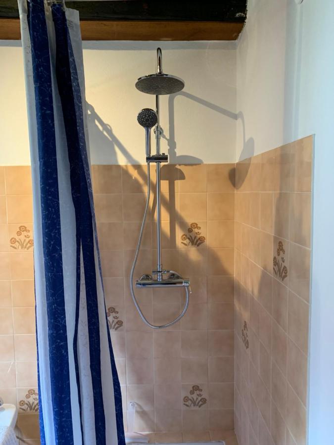 Spacious Apartment In A Charming, Tranquil Village Saint-Vincent-Rive-dʼOlt Buitenkant foto