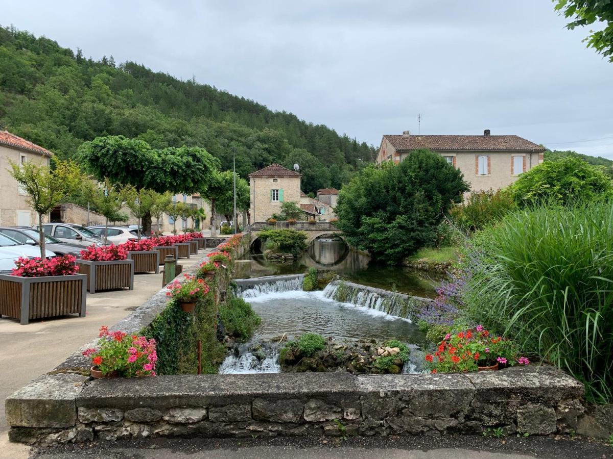 Spacious Apartment In A Charming, Tranquil Village Saint-Vincent-Rive-dʼOlt Buitenkant foto